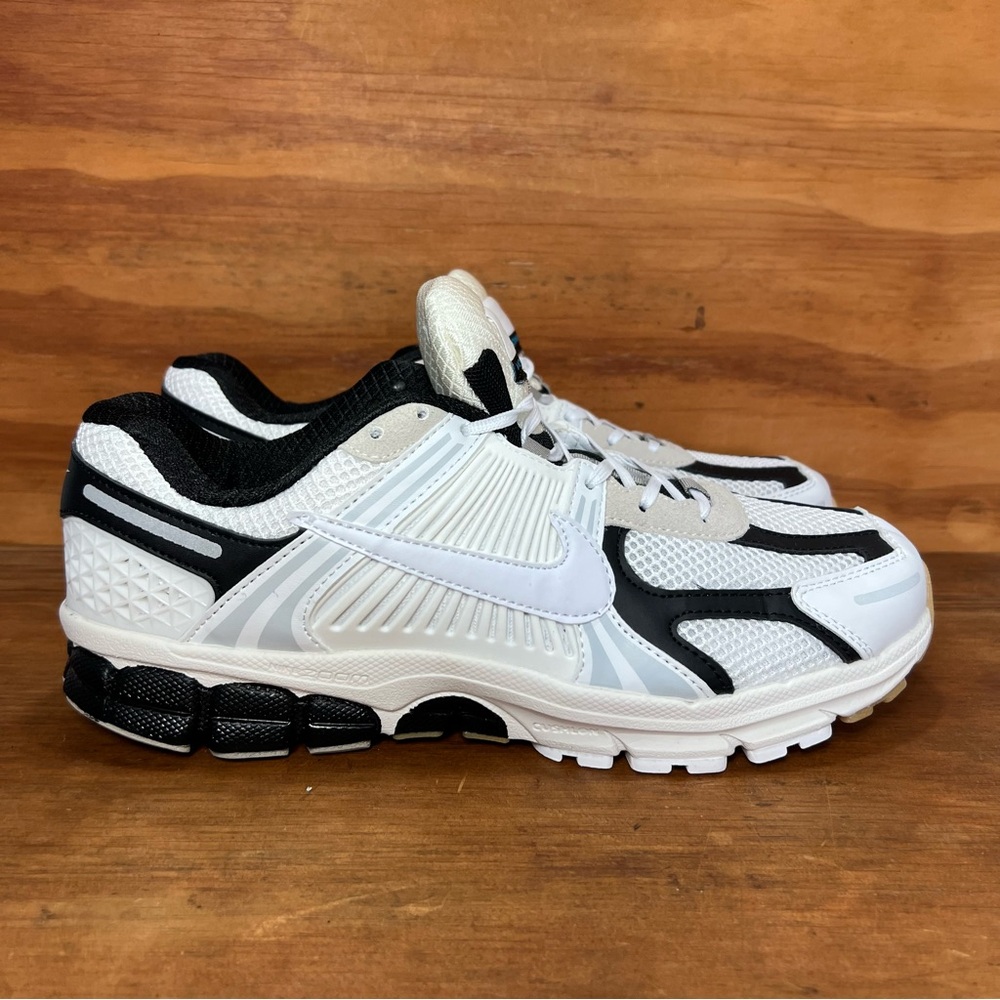 Nike Zoom Vomero 5 Light Bone and Black Size 11